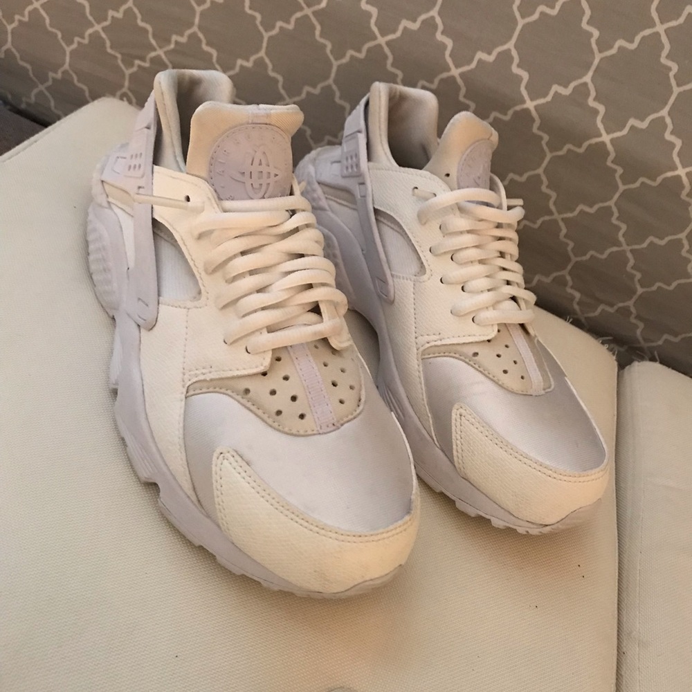 🌟NIKE HUARACHE SIZE 7🌟